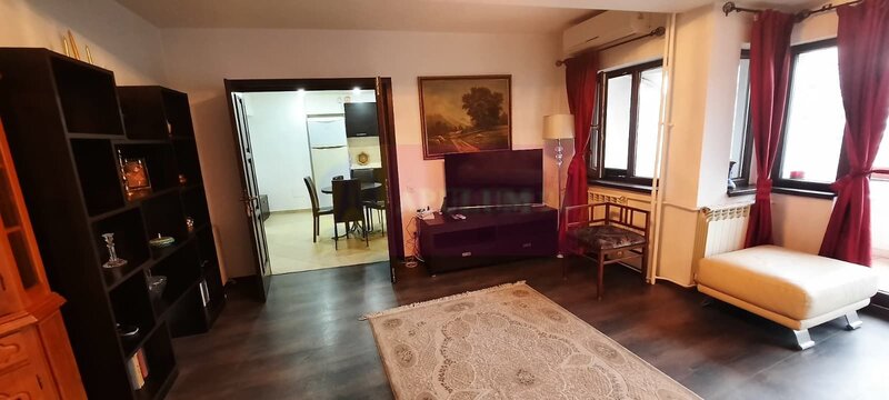 Vanzare apartament 2 camere in zona Unirii stradal, cu vedere fata