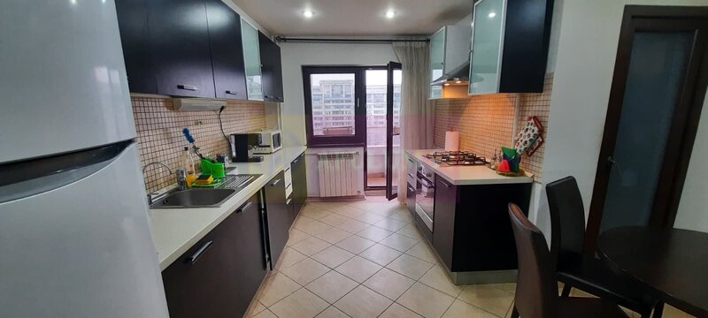 Vanzare apartament 2 camere in zona Unirii stradal, cu vedere fata