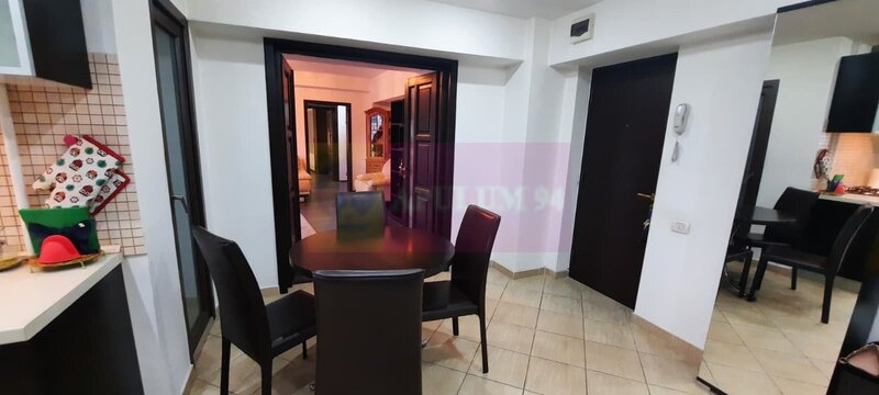 Vanzare apartament 2 camere in zona Unirii stradal, cu vedere fata