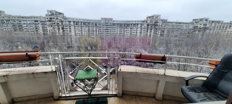 Vanzare apartament 2 camere in zona Unirii stradal, cu vedere fata