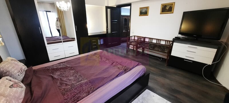 Vanzare apartament 2 camere in zona Unirii stradal, cu vedere fata